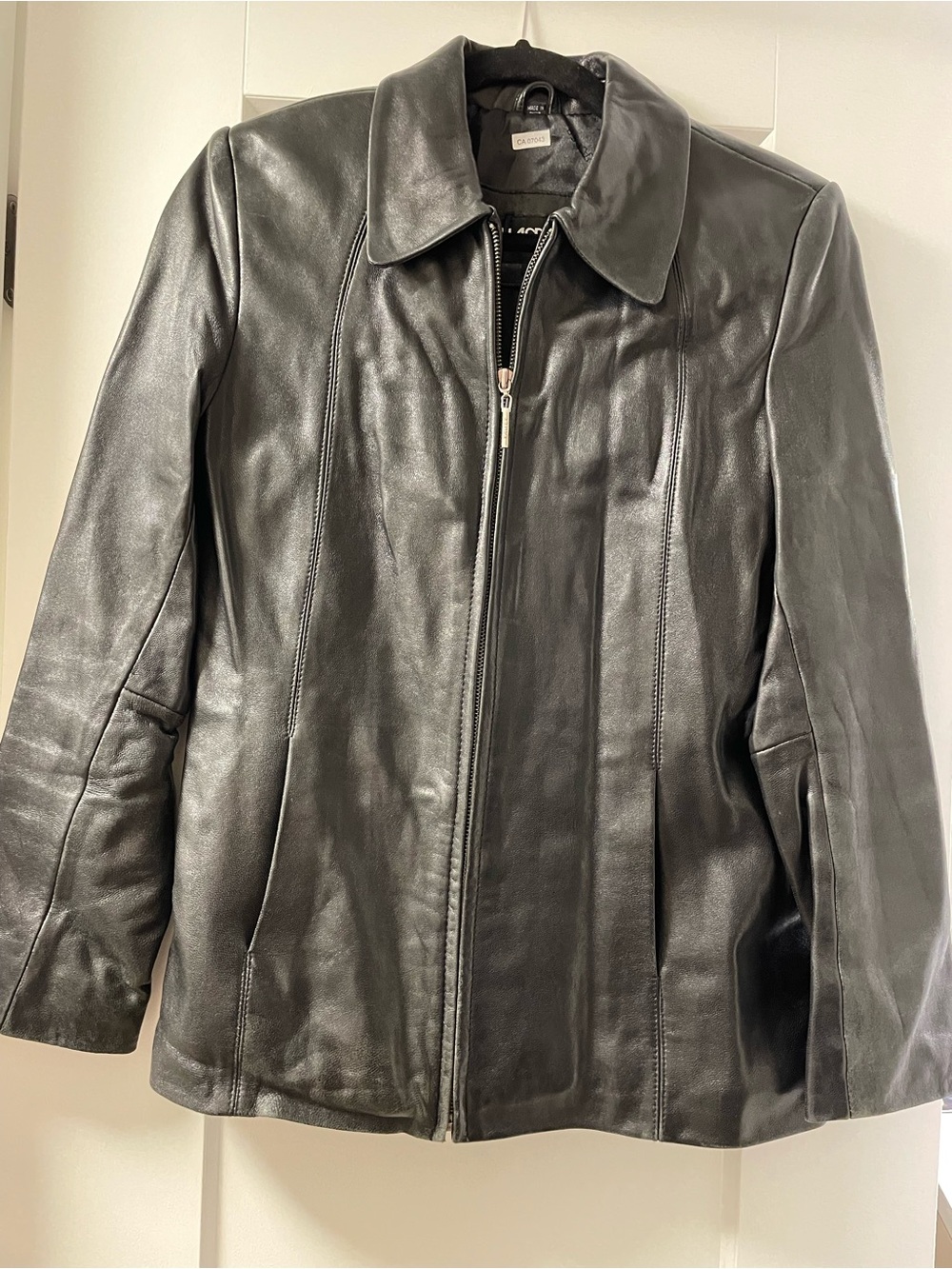Kasper Black Leather Zip-Front Women's Jacket with Classic Collar